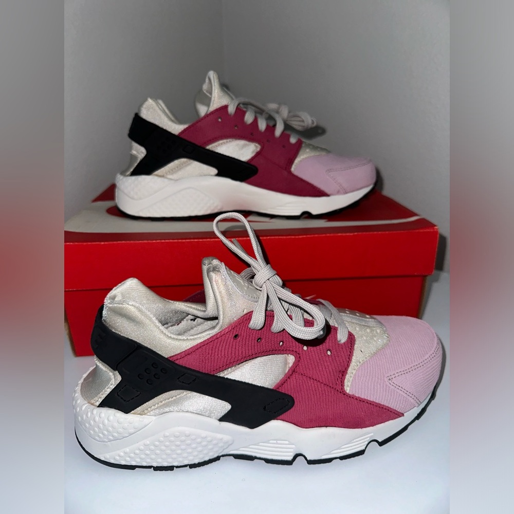 New In Original Box Womens Nike Air Huarache Run PRM size 10